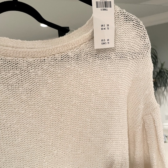 New With Tags Abercrombie Boucle Drop Shoulder XS Cream - Picture 2 of 4